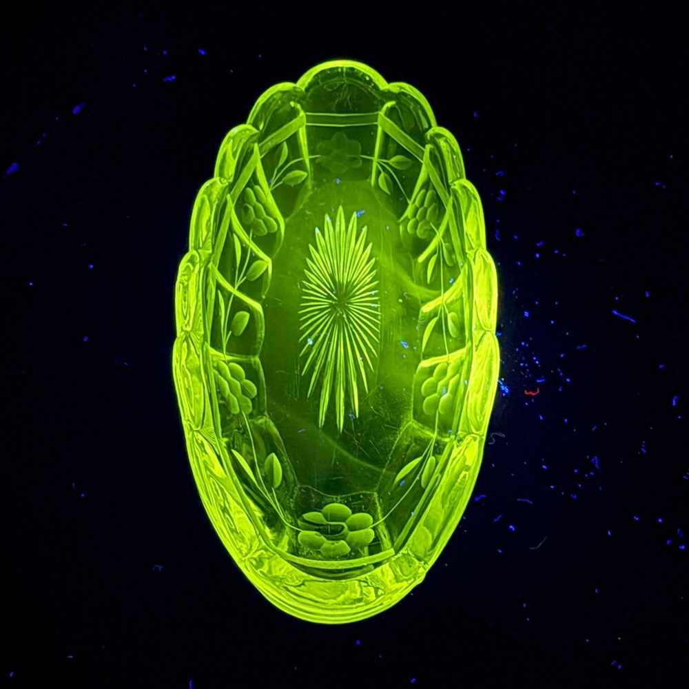 Vintage 1920s UV Reactive Heisey Cut Glass Colonial 9” Celery Dish Ribs Scallops
